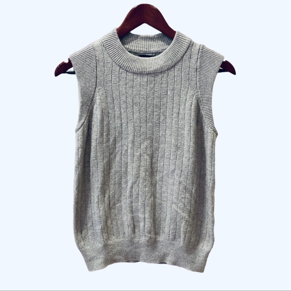 Retro Gray Sweater Vest Ribbed Who What Wear Grandpa Preppy M Crewneck